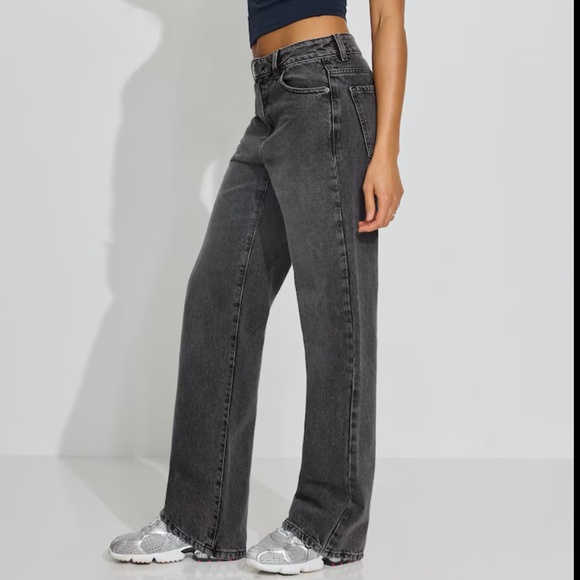 Black high rise 90’s Straight-Leg Jeans - Picture 2 of 6